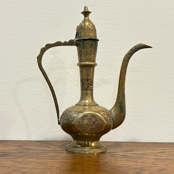 Vintage Solid Brass Teapot Genie Lamp Pitcher Made in India Ornate Etched Floral - Picture 15 of 15